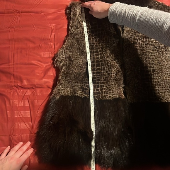 Lamb Vest with Fox Stand Collar and Bottom - Picture 7 of 10